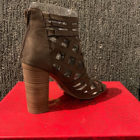 Left shoe ONLY! By Carlos Santana heels - Picture 5 of 6